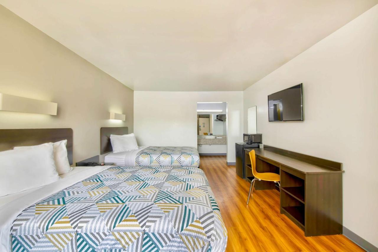 Hotel 6-conyers, Ga 3*