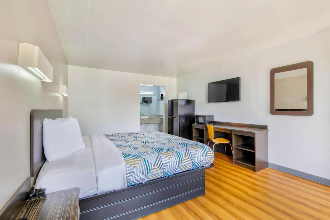 Hotel 6-conyers, Ga