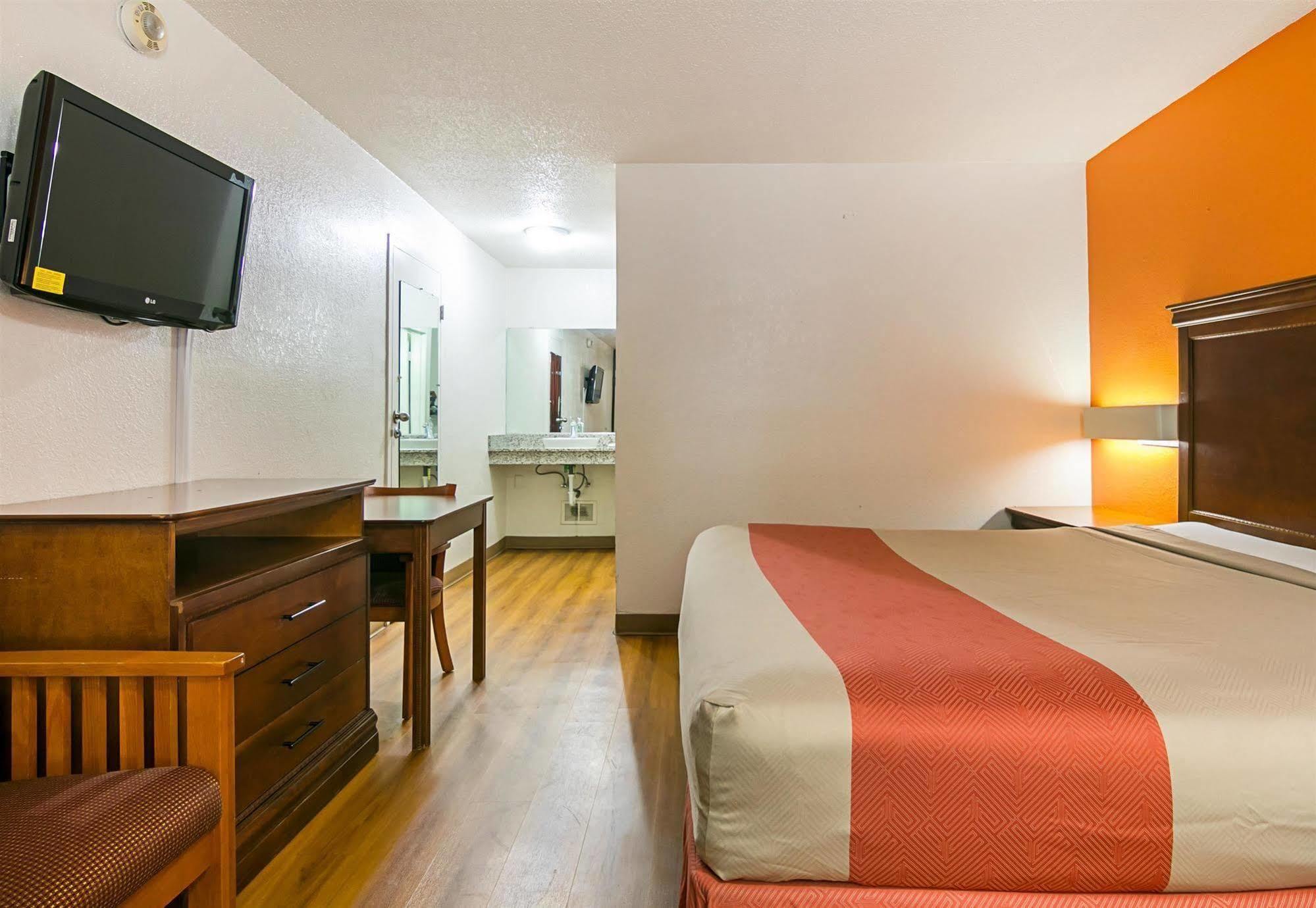 Hotel 6-conyers, Ga Conyers